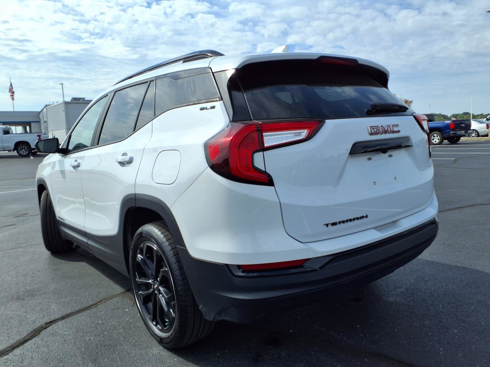 Used 2022 GMC Terrain SLE w/ Elevation Edition FWD image 27