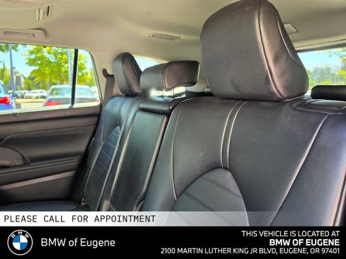 Used 2022 Toyota Highlander XLE AWD/4WD image 21
