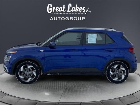 Used 2022 Hyundai Venue SEL image 2