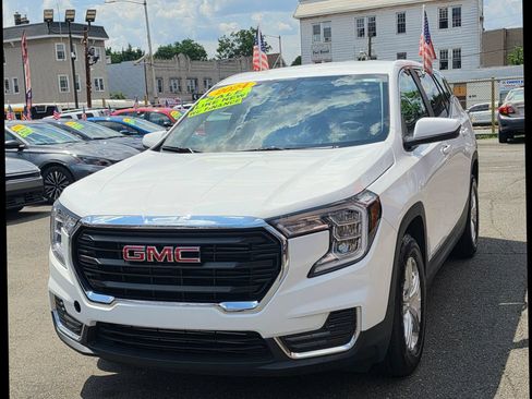 Used 2024 GMC Terrain SLE FWD image 3