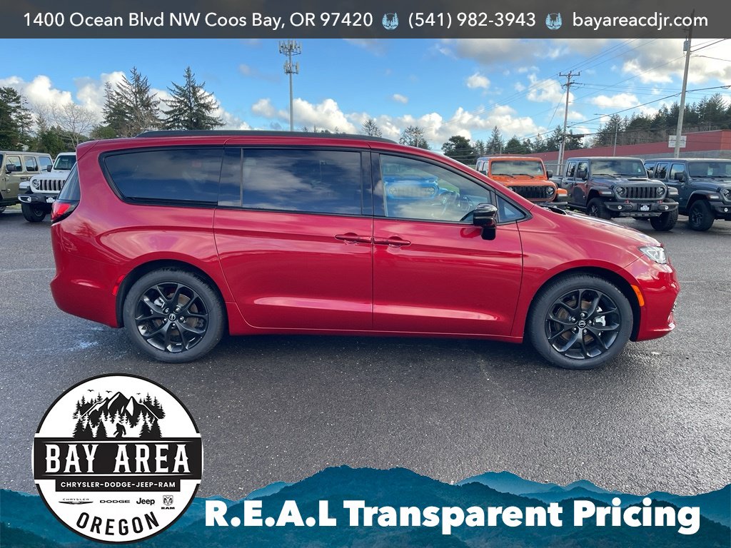 New 2026 Chrysler Pacifica Select w/ S Appearance Package FWD image 4