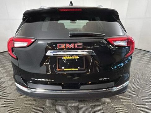 Used 2024 GMC Terrain SLT AWD/4WD image 4