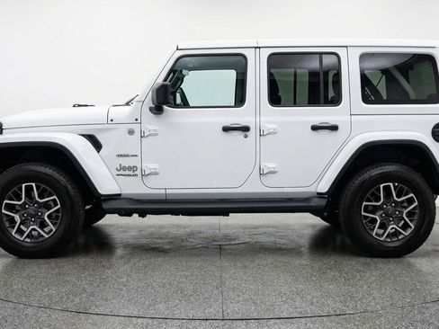 Used 2025 Jeep Wrangler Sahara image 5