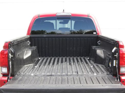 Certified 2019 Toyota Tacoma TRD Sport w/ Technology Package AWD/4WD image 8