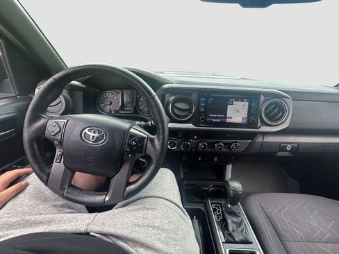 Used 2016 Toyota Tacoma TRD Sport w/ Towing Package AWD/4WD image 25