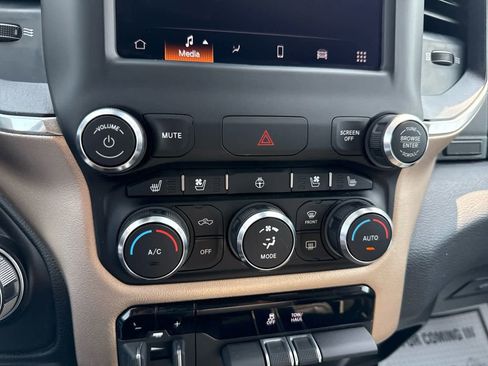 Used 2022 RAM 1500 Laramie AWD/4WD image 35