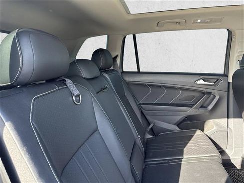 Used 2023 Volkswagen Tiguan SE FWD image 19