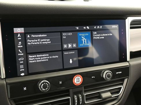 Certified 2026 Porsche Macan AWD/4WD image 20