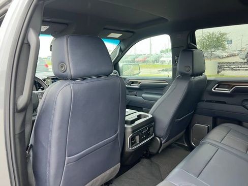Used 2025 Chevrolet Silverado 1500 High Country AWD/4WD image 12