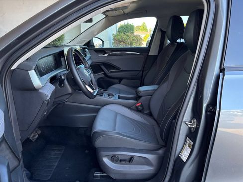 Used 2026 Volkswagen Tiguan SE FWD image 28