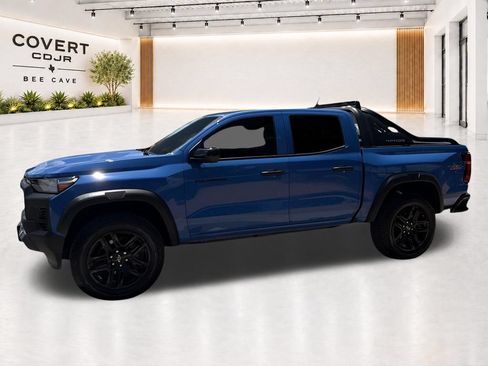 Used 2025 Chevrolet Colorado Trail Boss w/ Midnight Edition AWD/4WD image 7