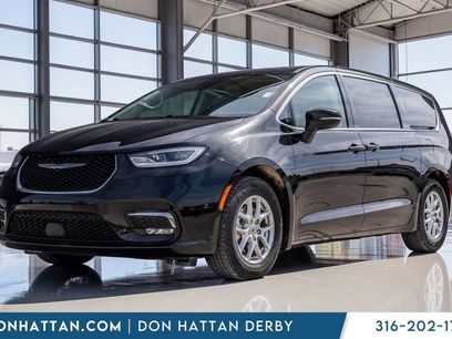 Used 2023 Chrysler Pacifica Touring-L