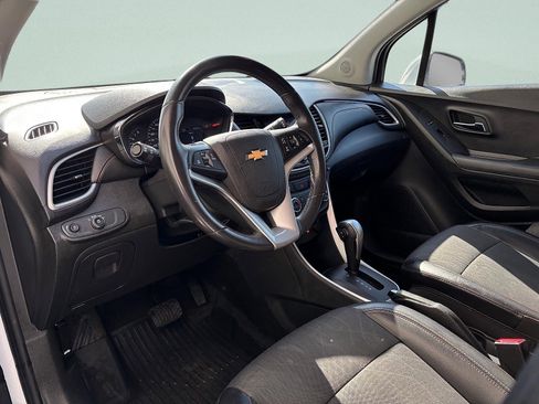 Used 2018 Chevrolet Trax LT w/ LT Convenience Package FWD image 13