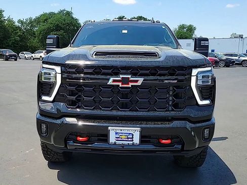 Used 2024 Chevrolet Silverado 2500 ZR2 w/ Technology Package AWD/4WD image 3