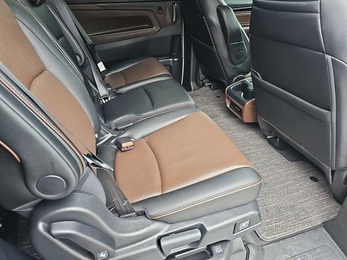 Used 2025 Honda Odyssey Elite image 14