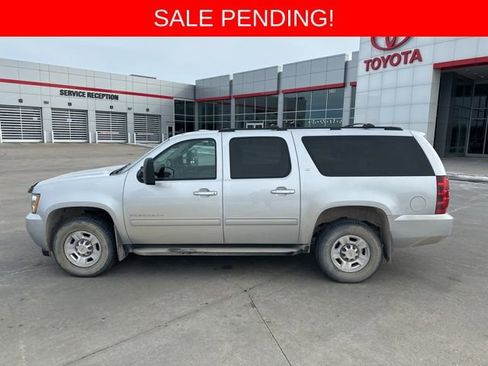 Used 2013 Chevrolet Suburban 2500 LT w/ Luxury Package image 6