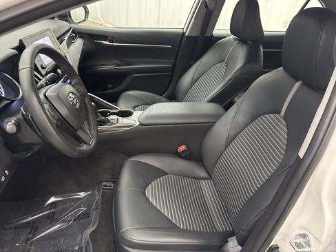 Used 2023 Toyota Camry SE image 11