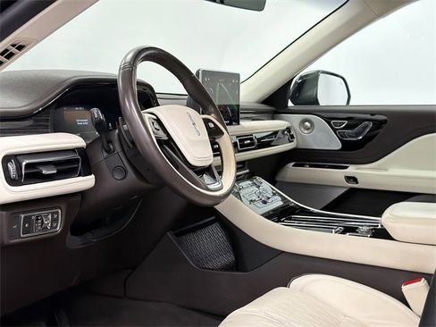 Used 2023 Lincoln Aviator Black Label w/ Jet Package image 16