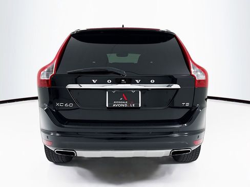 Used 2016 Volvo XC60 T5 Premier w/ Proximity Package FWD image 6