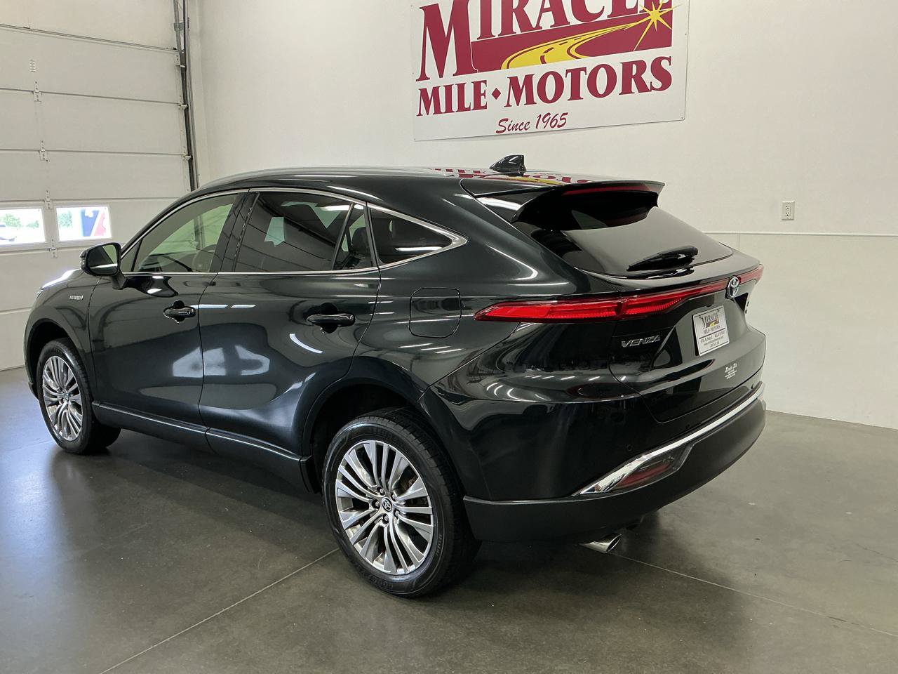 Used 2021 Toyota Venza XLE w/ Softex Package AWD/4WD image 4
