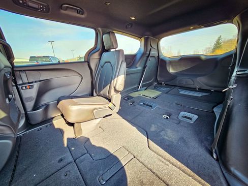 New 2026 Chrysler Pacifica Select image 35