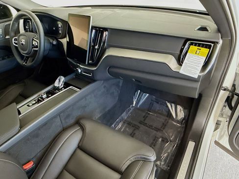 New 2026 Volvo XC60 T8 Ultra w/ Climate Package PRO image 30