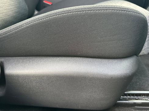 Used 2023 Nissan Rogue SV image 22