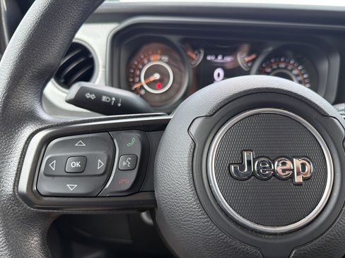 Used 2025 Jeep Wrangler Sport AWD/4WD image 9
