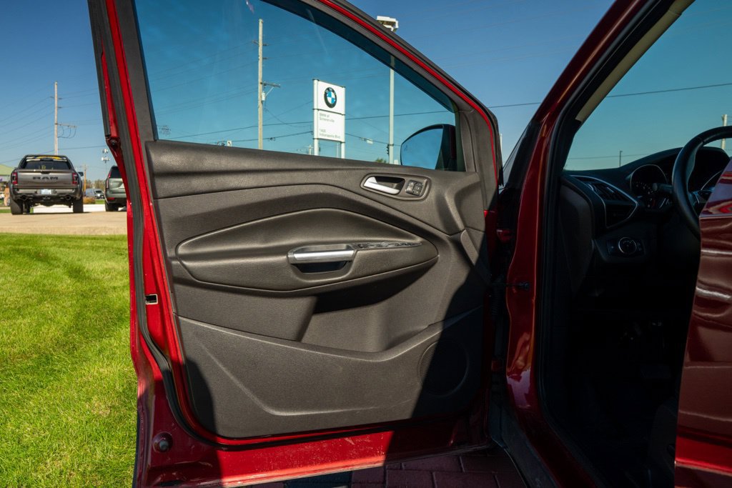 Used 2013 Ford Escape Titanium w/ Parking Technology Pkg FWD image 15