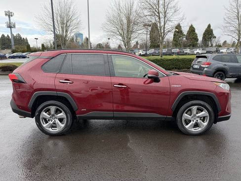 Used 2019 Toyota RAV4 Limited image 9