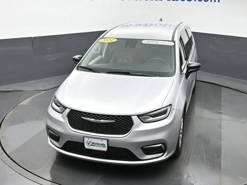 Used 2024 Chrysler Pacifica Touring-L image 24