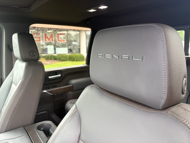 Used 2021 GMC Sierra 3500 Denali w/ Denali Ultimate Package AWD/4WD image 11