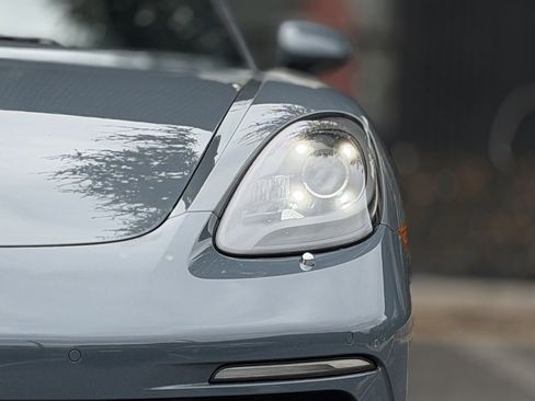 Used 2018 Porsche 718 Cayman image 5