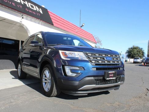 Used 2017 Ford Explorer XLT w/ Equipment Group 201A image 6