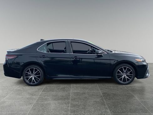 Used 2024 Toyota Camry SE image 6