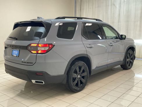 Certified 2025 Honda Pilot Black Edition image 30
