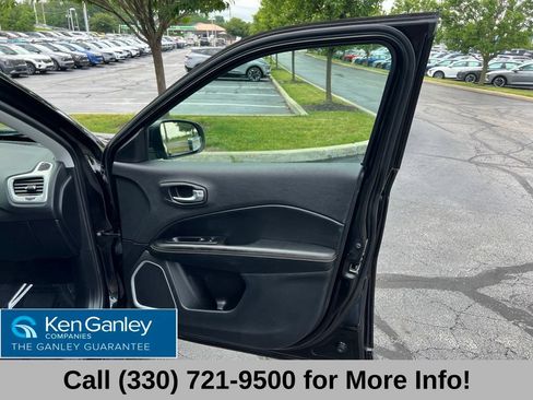 Used 2019 Jeep Compass Latitude AWD/4WD image 56