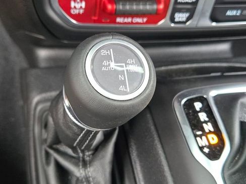 Certified 2026 Jeep Wrangler Unlimited Rubicon AWD/4WD image 27