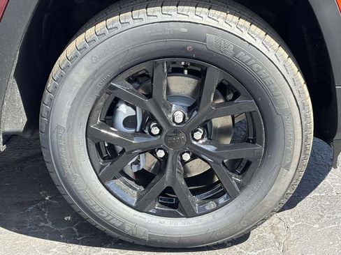 New 2026 Jeep Grand Cherokee Altitude AWD/4WD image 32