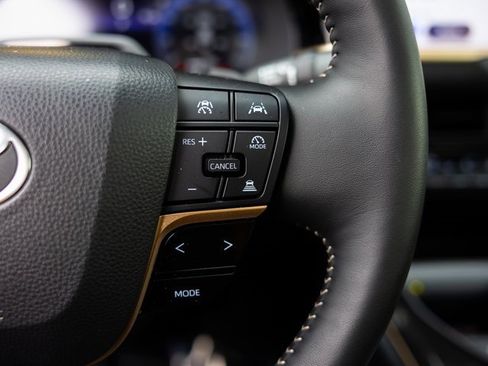 Used 2025 Toyota Crown Platinum image 15