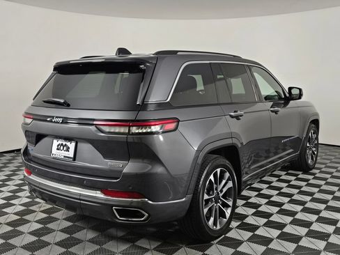 Used 2023 Jeep Grand Cherokee Overland AWD/4WD image 3