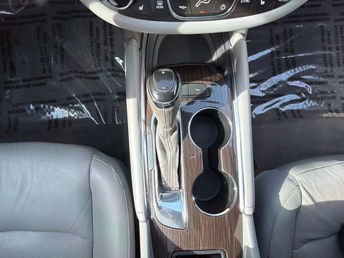 Used 2017 Chevrolet Malibu Premier w/ Premier Sun and Wheel Package image 17