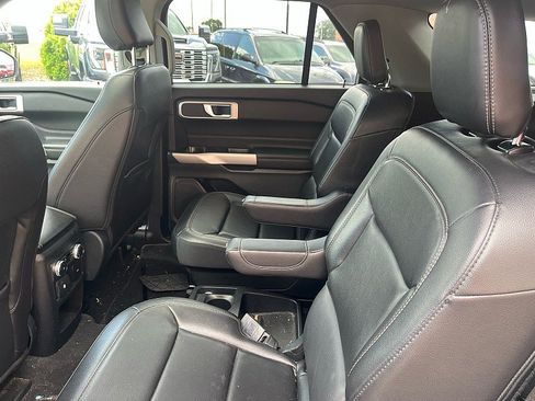 Used 2021 Ford Explorer XLT w/ Equipment Group 202A AWD/4WD image 9