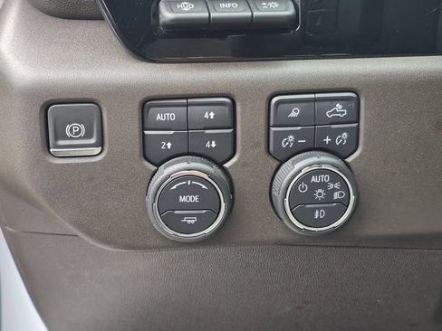 Used 2024 Chevrolet Silverado 1500 LTZ AWD/4WD image 31
