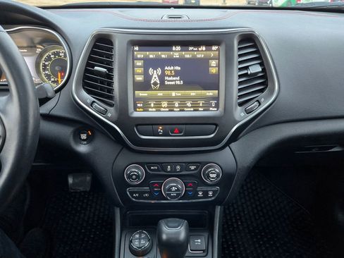 Used 2019 Jeep Cherokee Trailhawk w/ Comfort/Convenience Group image 22