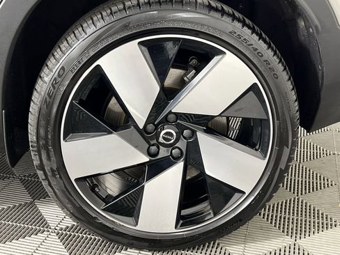 Certified 2023 Volvo XC40 Recharge Ultimate image 18
