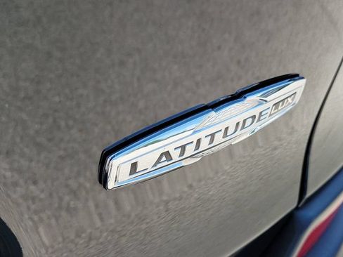 Used 2021 Jeep Cherokee Latitude Lux w/ Comfort/Convenience Group AWD/4WD image 29