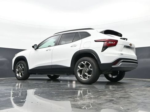 Used 2025 Chevrolet Trax LT w/ LT Convenience Package FWD image 42