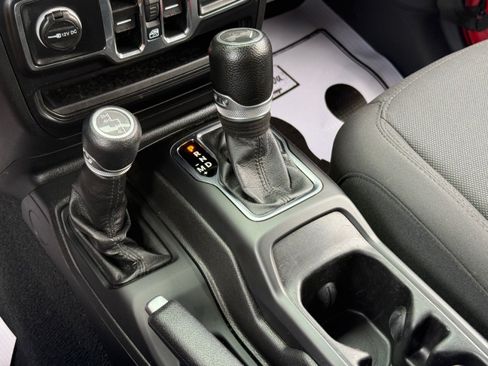 Used 2022 Jeep Wrangler Unlimited Sport AWD/4WD image 17