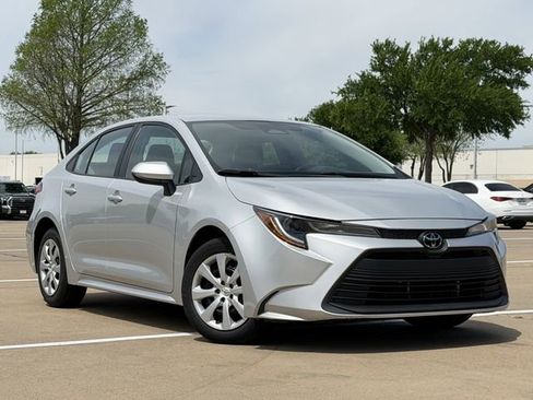 Used 2024 Toyota Corolla LE image 2